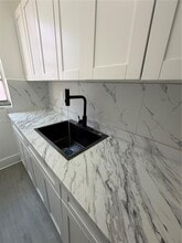 1560 SW 5th St in Miami, FL - Foto de edificio - Building Photo