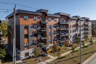 Village West Apartments in London, ON - Building Photo