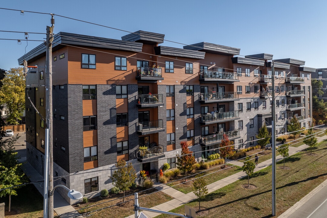 Village West Apartments in London, ON - Building Photo