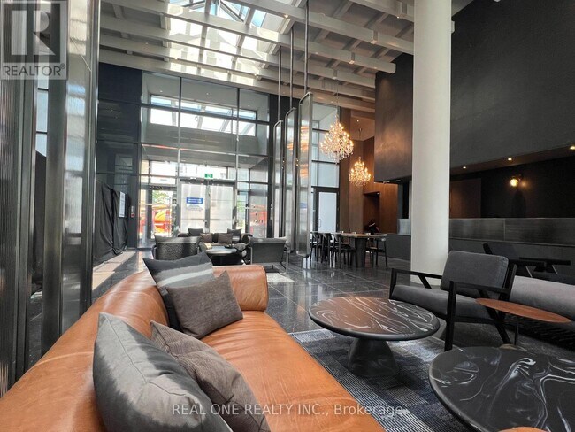 28 Interchange Wy in Vaughan, ON - Building Photo - Building Photo