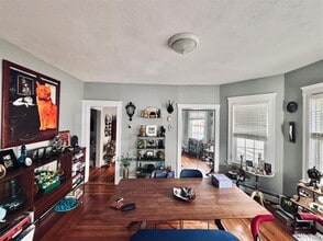 835 Fellsway, Unit 1 in Medford, MA - Foto de edificio - Building Photo