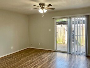 7940 Leonora St in Houston, TX - Building Photo - Building Photo