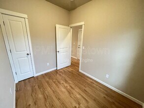 14815 SE Rupert Dr in Oak Grove, OR - Building Photo - Building Photo