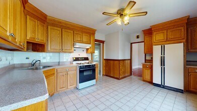907 New Britain Ave in Hartford, CT - Building Photo - Building Photo