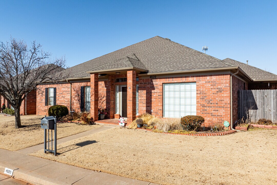 Forest Pointe in Oklahoma City, OK - Building Photo