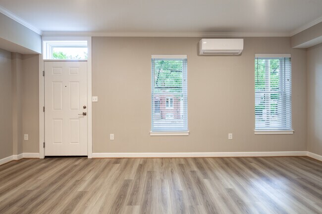 1010 Duke St in Alexandria, VA - Building Photo - Building Photo