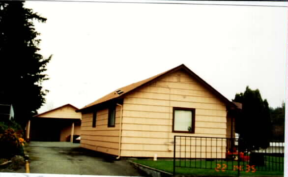 1017-1019 Pecks Dr in Everett, WA - Building Photo