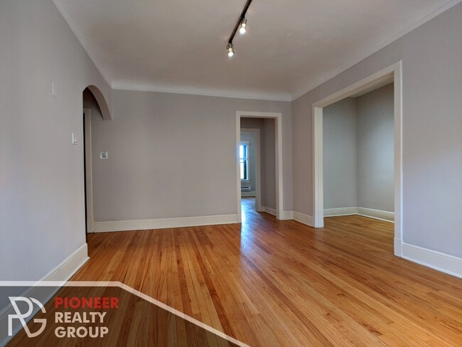 2329 N Rockwell St, Unit C1 in Chicago, IL - Building Photo - Building Photo