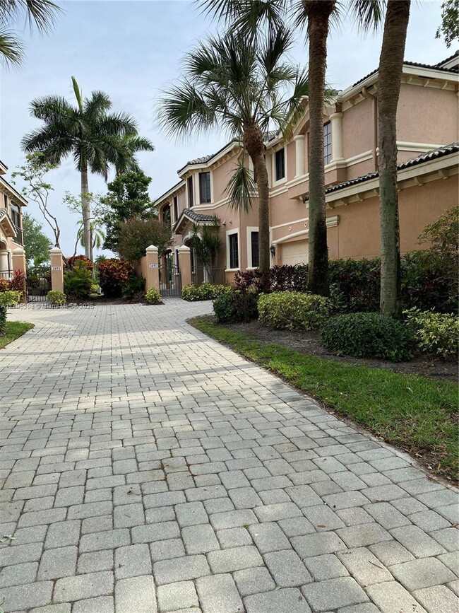 property at 2697 Center Ct Dr