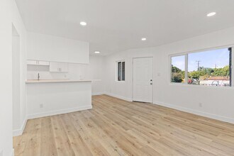 927 Daisy Ave in Long Beach, CA - Building Photo - Building Photo