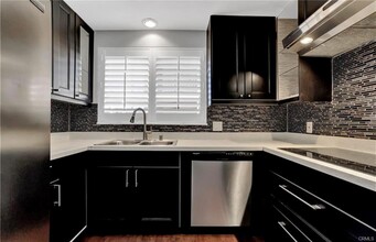 1635 E Ocean Blvd in Long Beach, CA - Building Photo - Building Photo