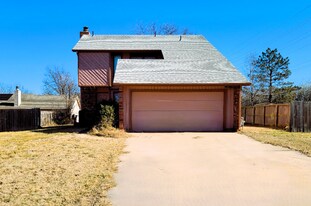 2348 S Capri St in Wichita, KS - Building Photo