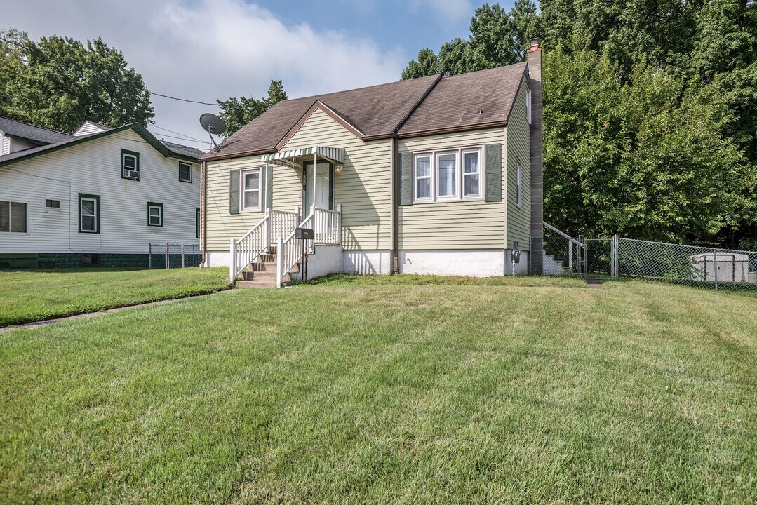 1009 Orchard Ave in Runnemede, NJ - Building Photo
