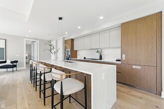 146 W Erie St in Chicago, IL - Building Photo - Building Photo