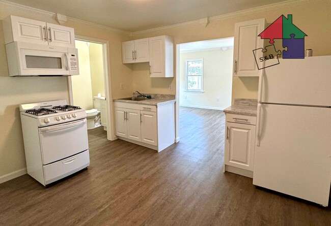214-216 Pine St, Unit B in Burlington, VT - Building Photo - Building Photo