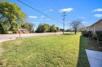 1151 Veterans Pkwy in Murfreesboro, TN - Foto de edificio - Building Photo