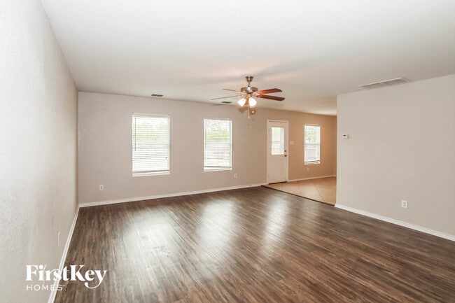 4545 Waterford Dr in Fort Worth, TX - Foto de edificio - Building Photo