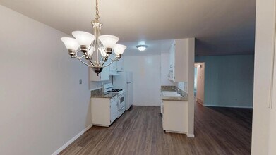 929 E Ave. (The Normandy) in Coronado, CA - Foto de edificio - Interior Photo