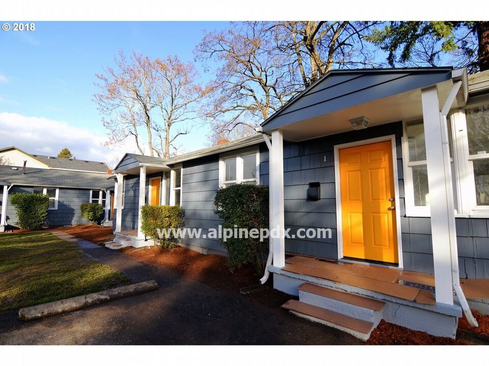 5821 SE Knapp St-Unit -3 in Portland, OR - Building Photo