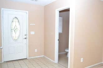 520 Taunton St in Las Vegas, NV - Building Photo - Building Photo