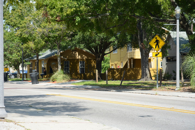 1204 22nd St S in St. Petersburg, FL - Foto de edificio - Building Photo