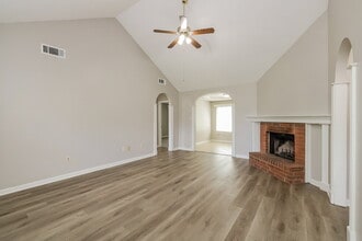 4557 Cottage Hill Cove in Millington, TN - Foto de edificio - Building Photo