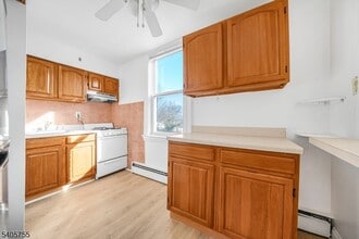 213 Park Ave in East Rutherford, NJ - Building Photo - Building Photo