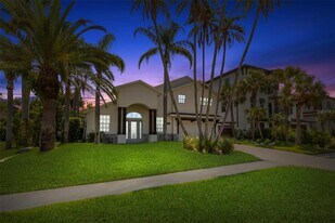 819 Bay Esplanade in Clearwater, FL - Building Photo