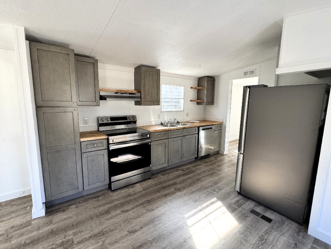 1430 Lanier Rd in White Plains, GA - Building Photo - Building Photo