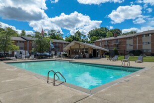 Parkview Estates in Brooklyn, OH - Building Photo