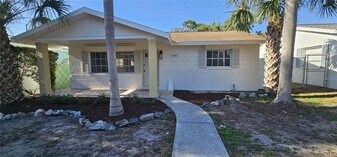 5145 17th Ave N in St. Petersburg, FL - Building Photo