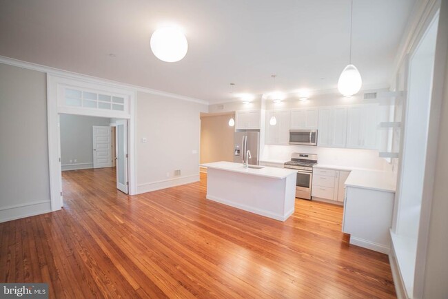 2126 Locust St in Philadelphia, PA - Building Photo - Building Photo