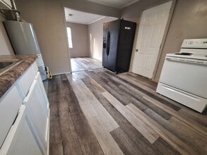 3136 S Clifton Ave in Wichita, KS - Building Photo - Building Photo