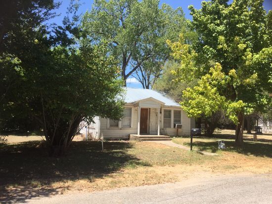 100 S Jefferson Ave in Cameron, TX - Building Photo