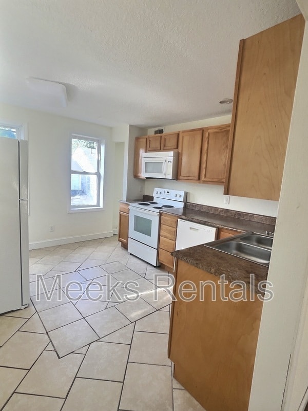 property at 414 W 9th Ave