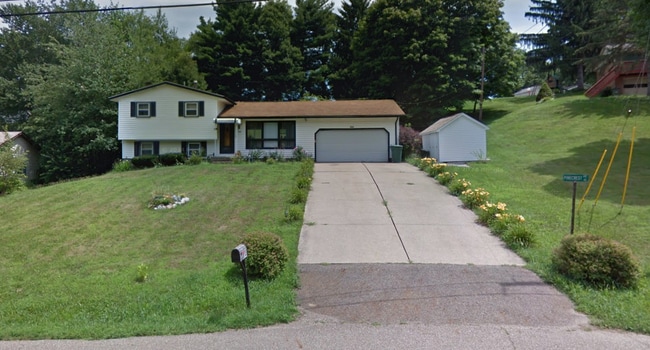 property at 6880 Pinecrest St NE