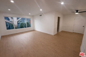 447 S Palm Dr in Beverly Hills, CA - Building Photo - Building Photo