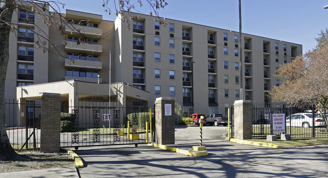 St. John Berchmans Manor in New Orleans, LA - Building Photo - Building Photo