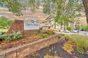 35 Highland Rd in Bethel Park, PA - Building Photo