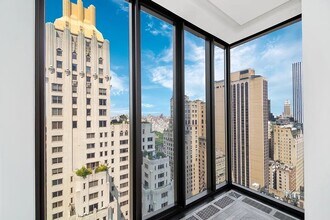 111 W 57th St in New York, NY - Building Photo - Building Photo