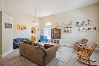 1009 Garden St in Los Banos, CA - Foto de edificio - Building Photo