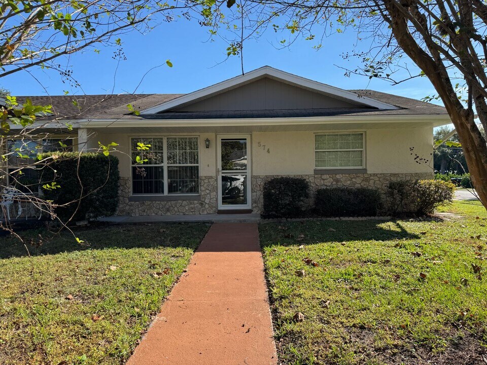 547 Pigeon Cir in Orlando, FL - Building Photo