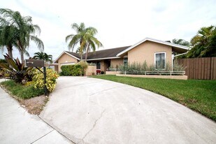 11931 SW 132nd Ct in Miami, FL - Building Photo