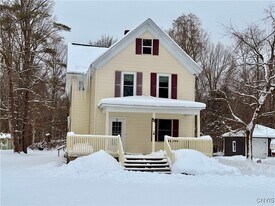 37 White St in Clinton, NY - Building Photo