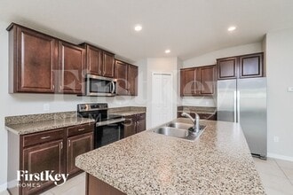 256 Cascade Bend Dr in Ruskin, FL - Foto de edificio - Building Photo