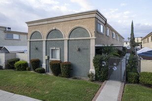 Forest Glen in Winnetka, CA - Building Photo