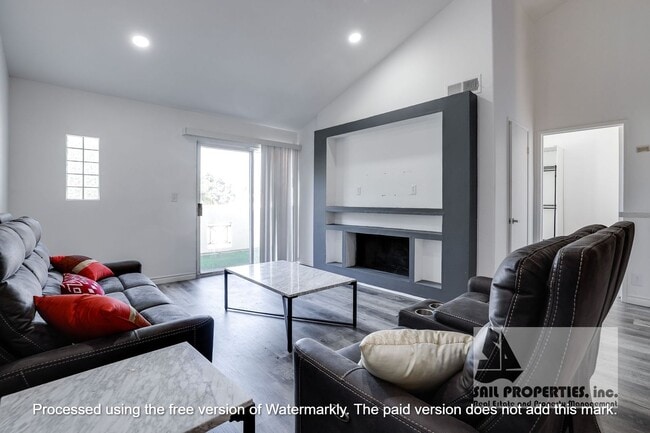 5500 Torrance Blvd in Torrance, CA - Building Photo - Building Photo