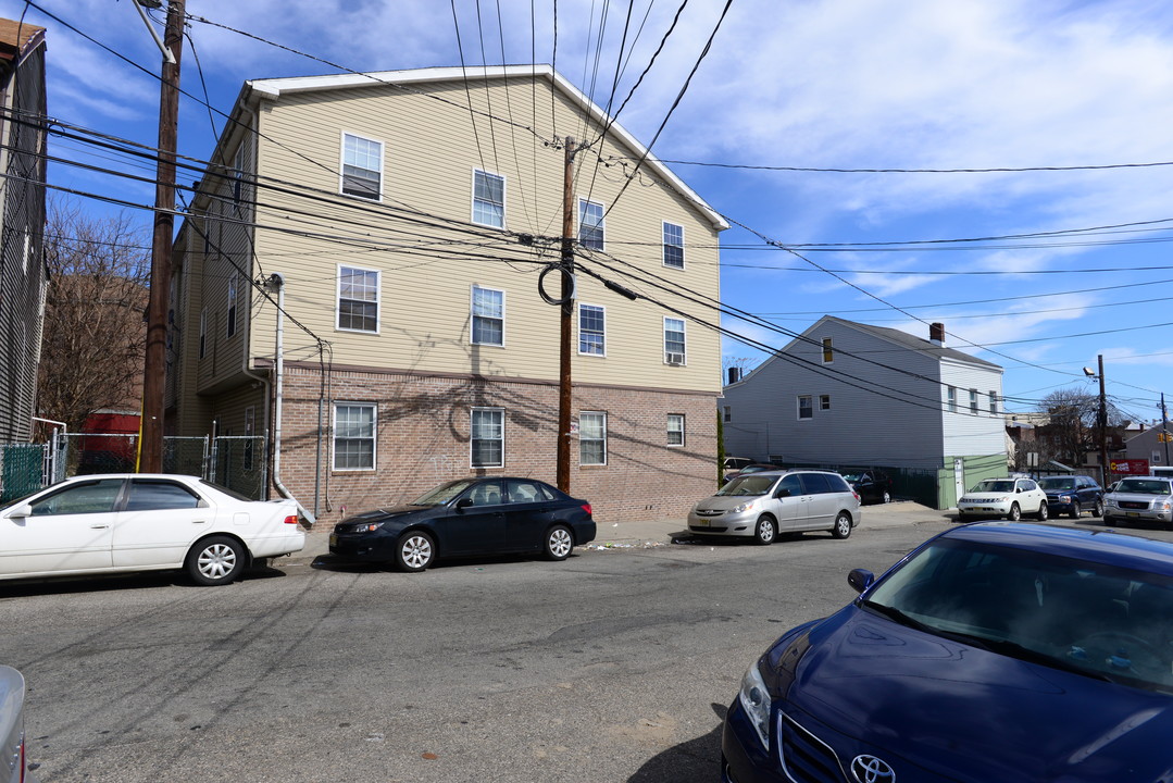 31-41 Mary St in Paterson, NJ - Foto de edificio