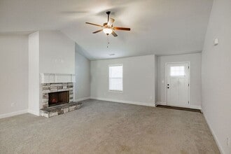 80 Creek Haven Dr in Winterville, GA - Foto de edificio - Building Photo
