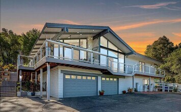 26138 Jesmond Dene Rd in Escondido, CA - Building Photo - Building Photo